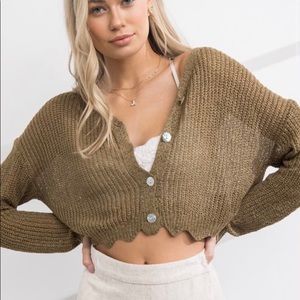 Scalloped edge cropped cardigan